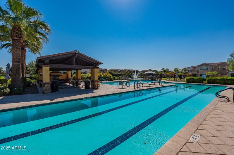 50-web-or-mls-Sabrina-community-10