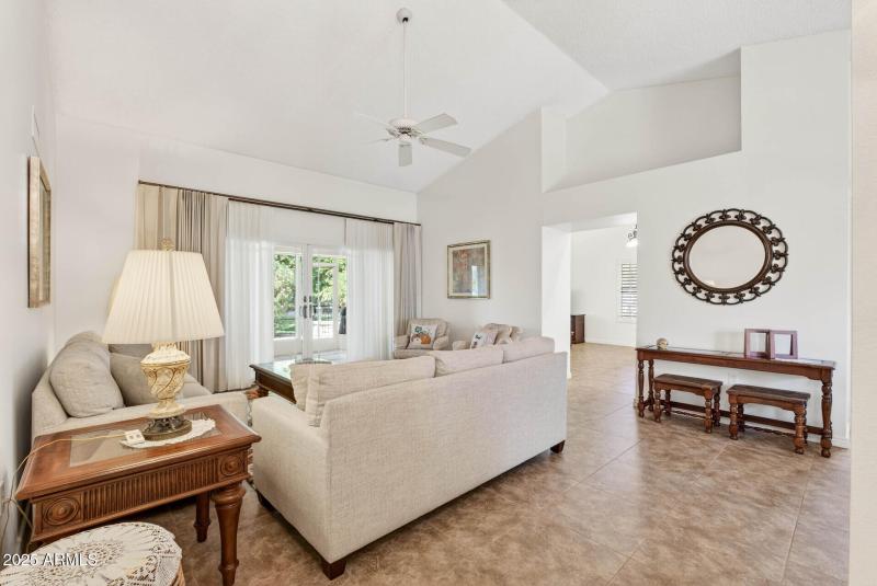 12_14122_W_Cavalcade12_mls