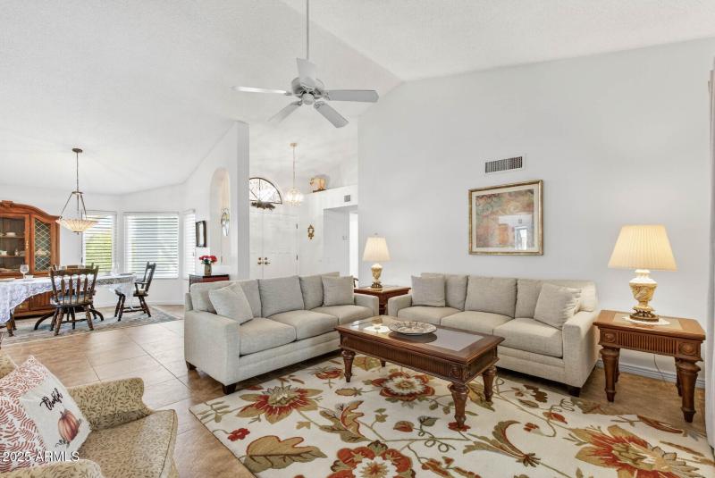 14_14122_W_Cavalcade14_mls