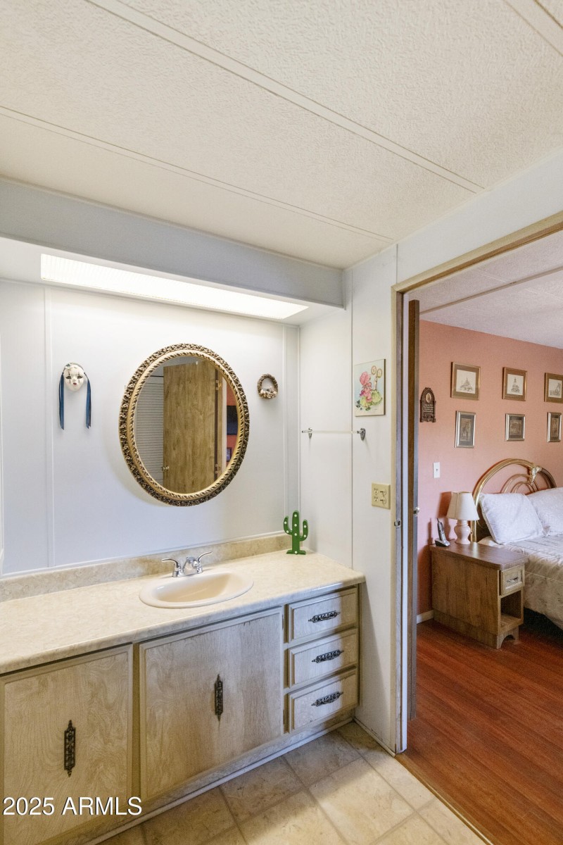 Primary Bathroom w/walk in shower