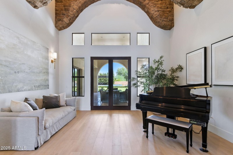 15-web-or-mls-Oakwood-15