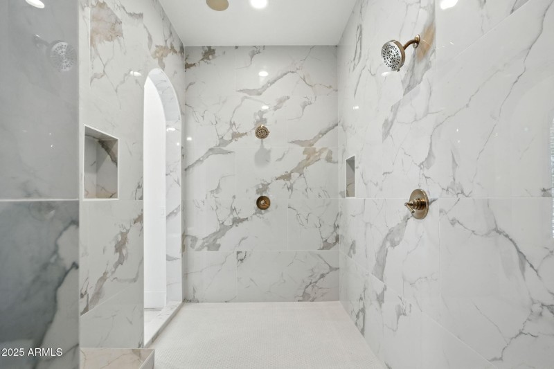 26-web-or-mls-Oakwood-26