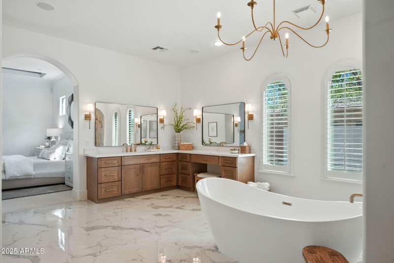 28-web-or-mls-Oakwood-28