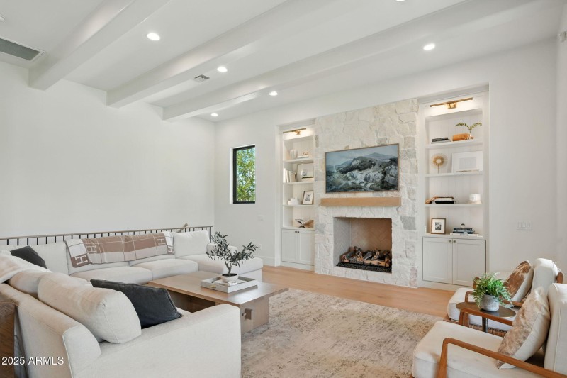 36-web-or-mls-Oakwood-36