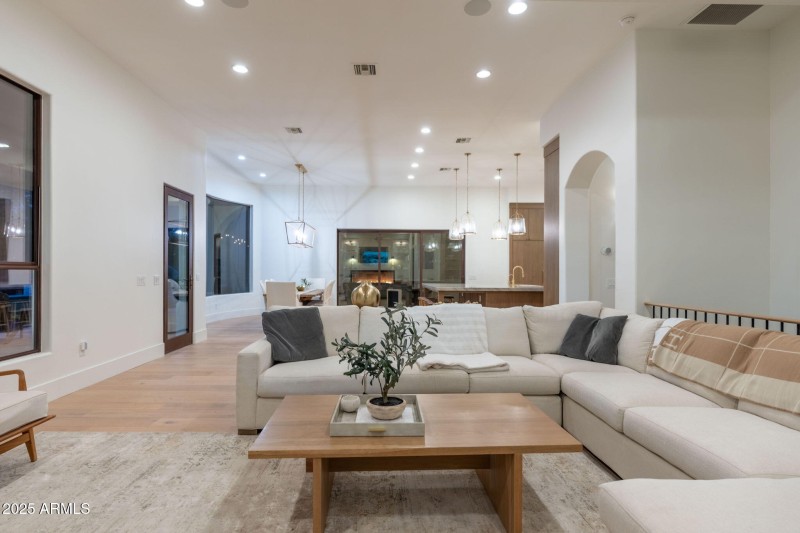 102-web-or-mls-Oakwood-102