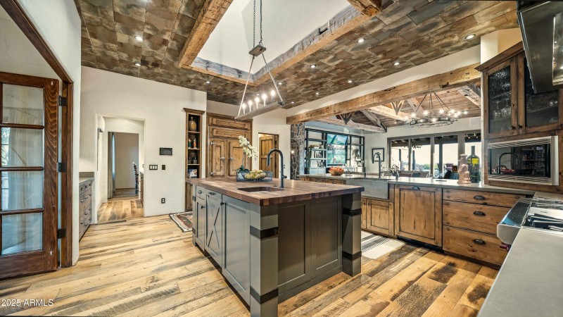 KITCHEN NEWER APPLIANCES