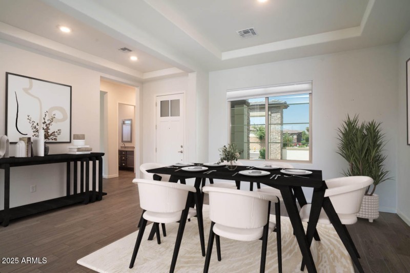 Dining Room:Entry