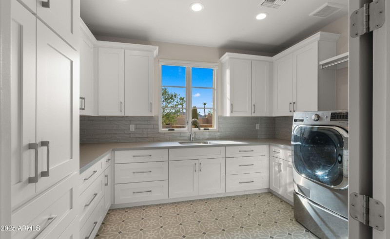 Laundry Room2