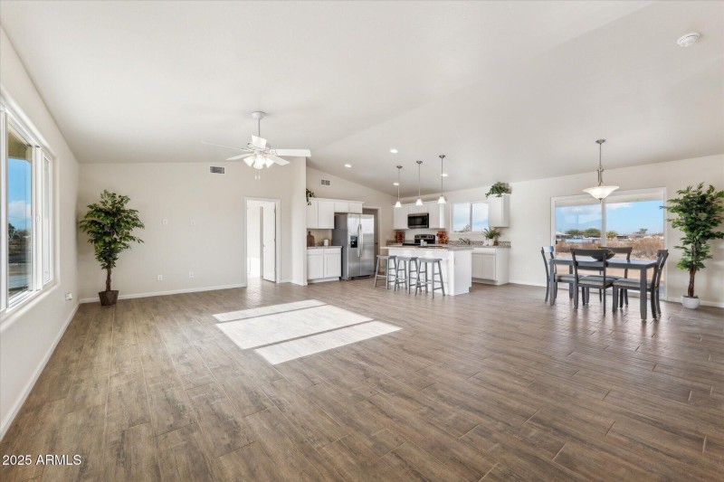 1,512 Kitchen 1