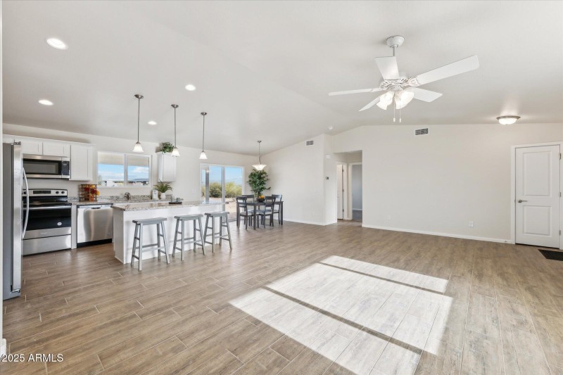 1,512 Kitchen 2