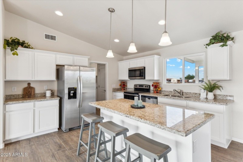 1,512 Kitchen 3