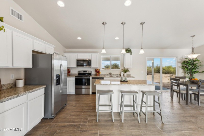 1,512 Kitchen 5
