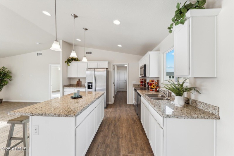 1,512 Kitchen 6