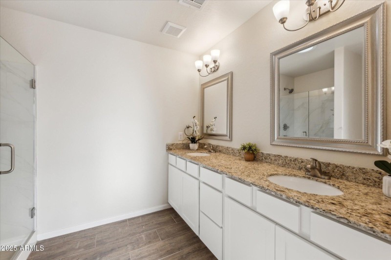 1,512 Master Bath