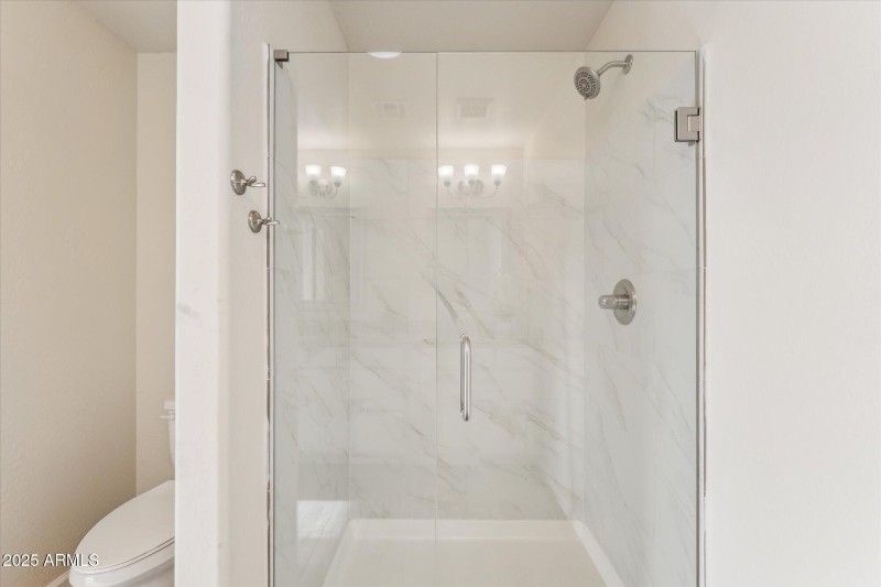 1,512 Master Shower