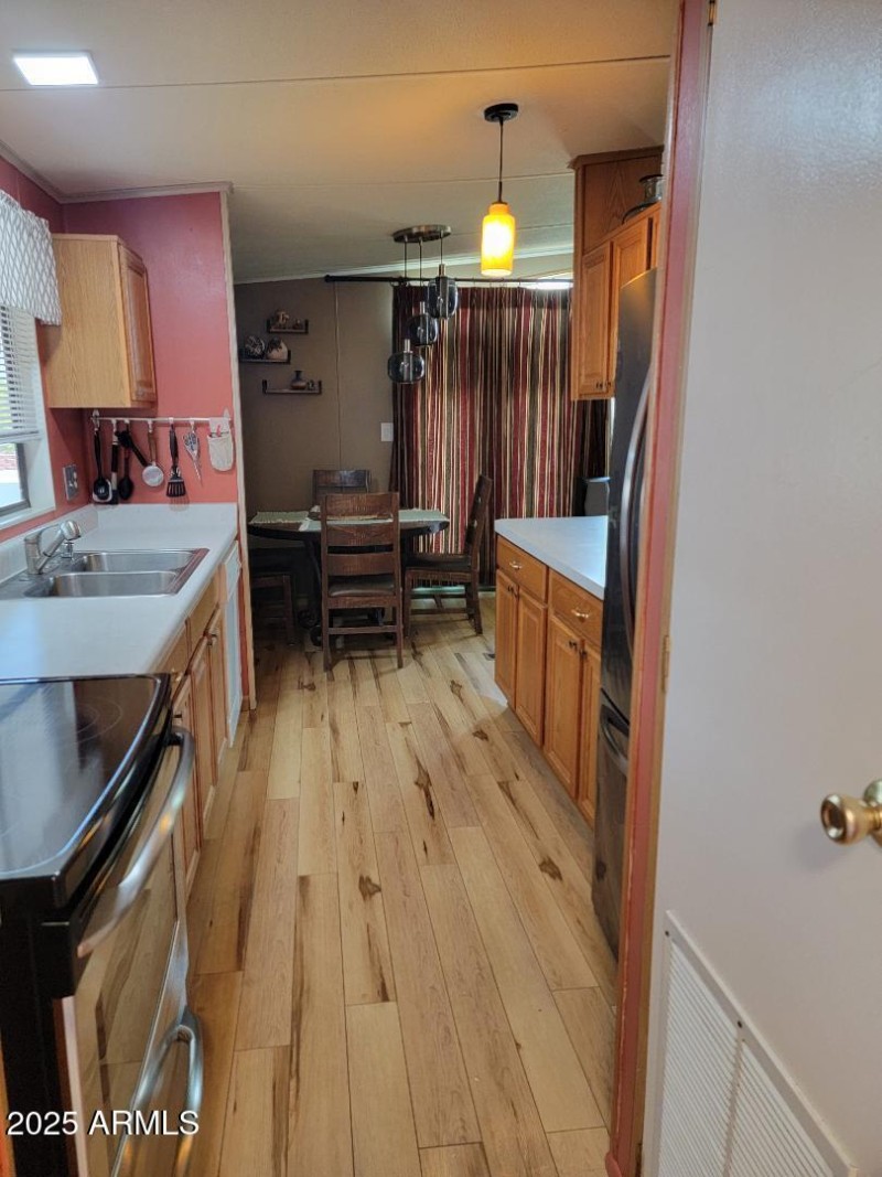 3806 kitchen area and breakfast room