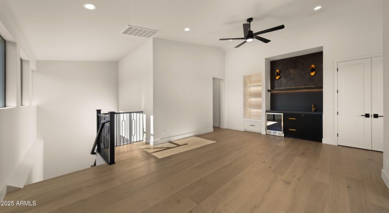 Upstairs Loft3