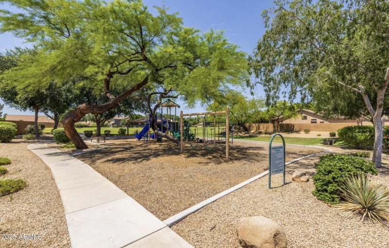 339 Horseshoe - Community