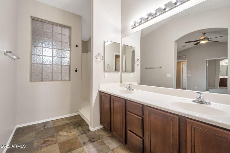 Holmes 5352 bathroom