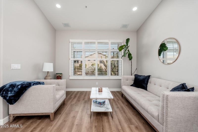 10035 E Janice Way - 04