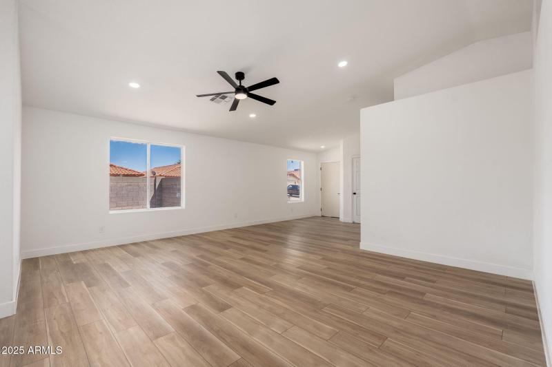 4545 N 67th Ave UNIT 1165 - 07