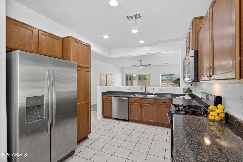 17_019_019_a4m_opnshw