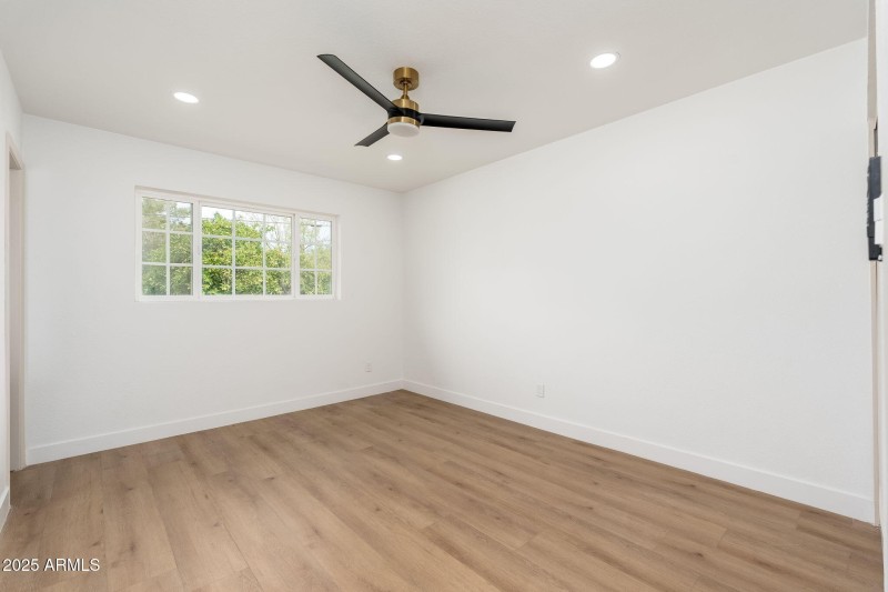 8650 E Roanoke Ave - 23