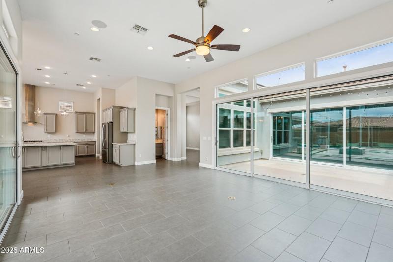 11-web-or-mls-W Oregon Ave-S0309-011