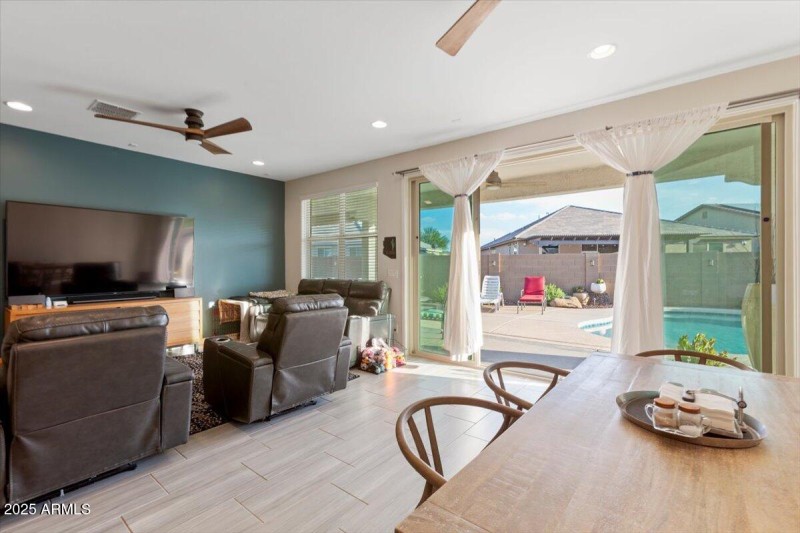 16-18879 W Cholla St