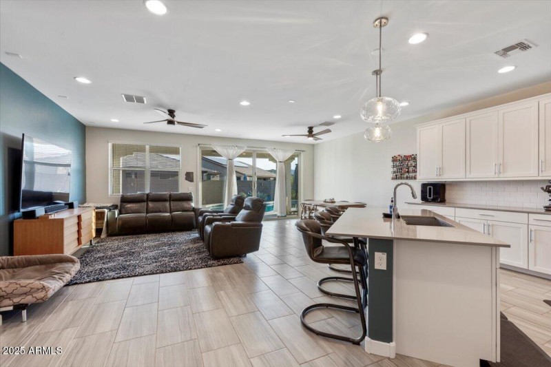 17-18879 W Cholla St