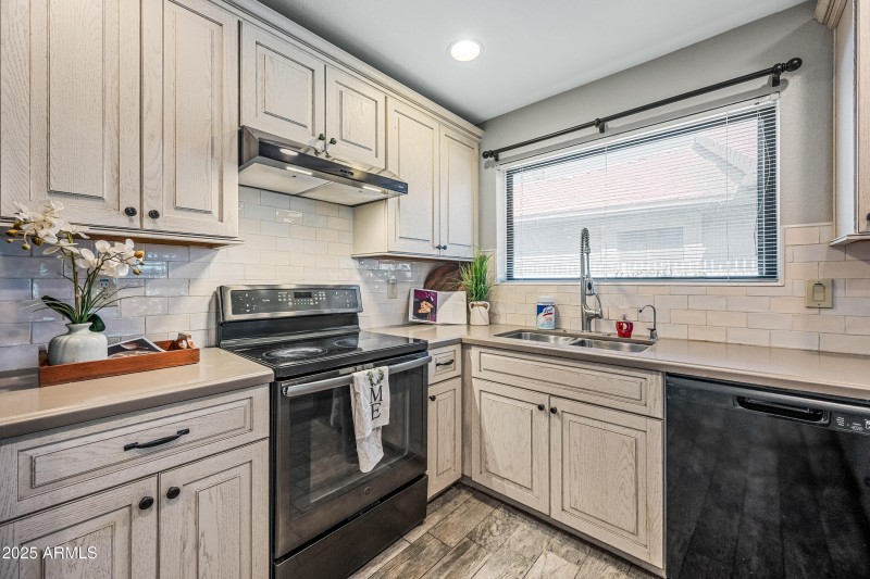 14 Kitchen 4