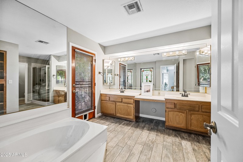 17.3 Master bathroom