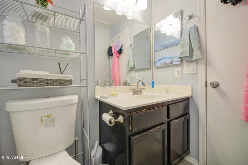 Bathroom 2-pic 2