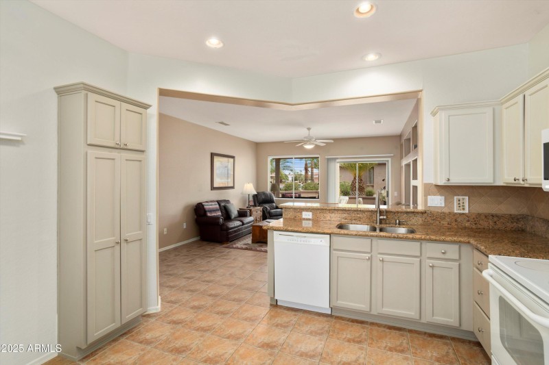 Kitchen with Lunch Bar