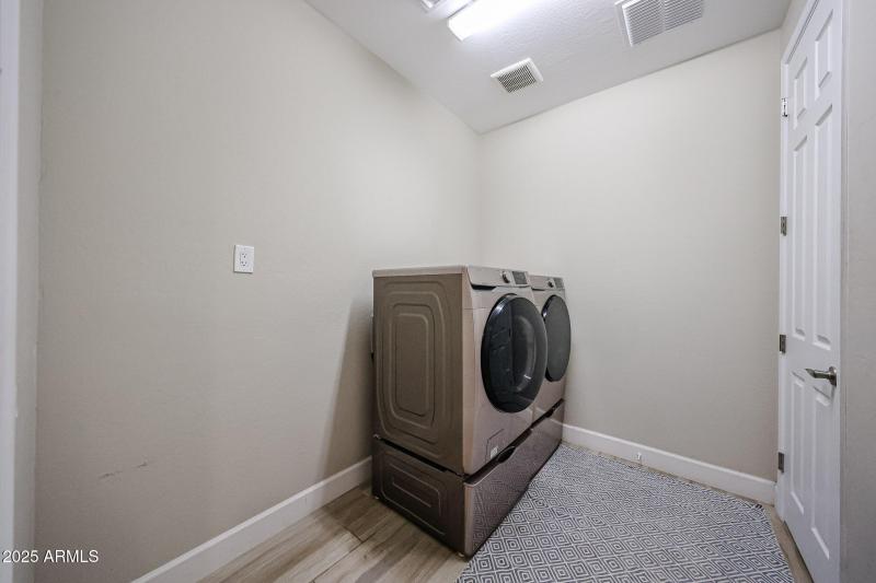 laundry with fridge:freezer plug