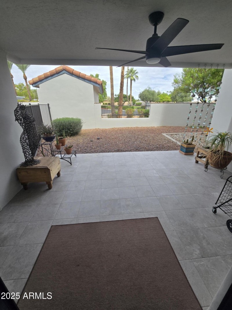 PATIO WITH CEILING FAN