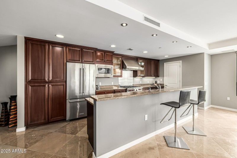 Large Breakfast Bar