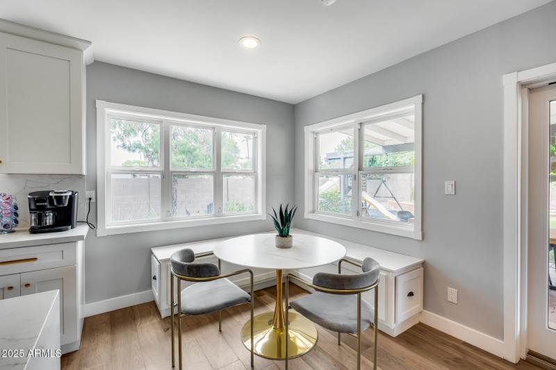 Eat-in Kitchen