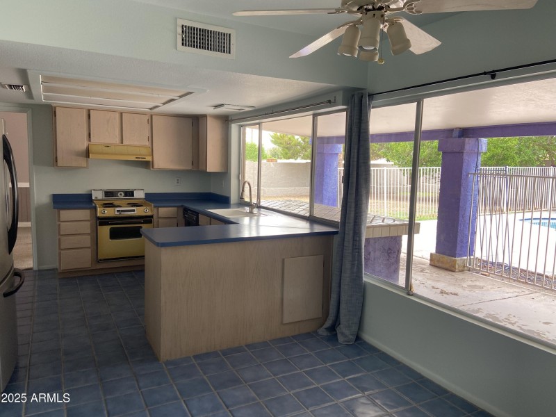 Eat-in Kitchen
