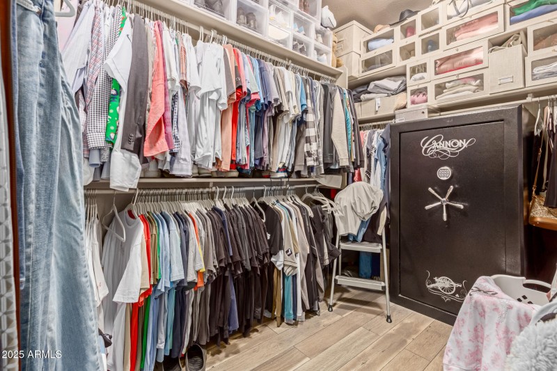 MASTER WALKIN CLOSET