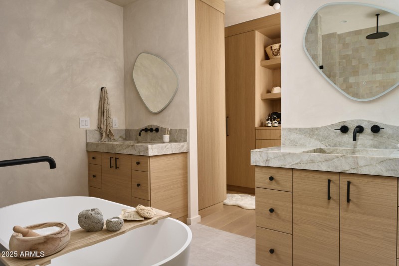 Dual Vanities in Owner's Bath