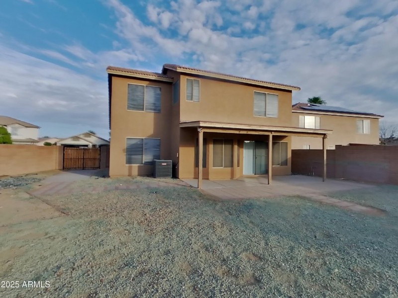 16_pc_0lQVnNGqoC_259LdDp4rD_center_0