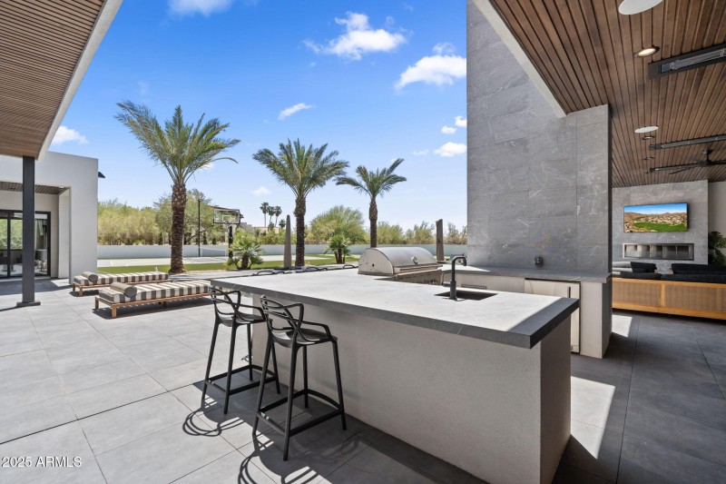 Outdoor Kitchen