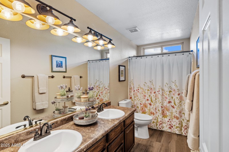 Upstairs secondary bathroom