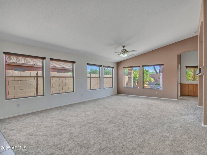 02-Living-&-Dining-areas-(2)