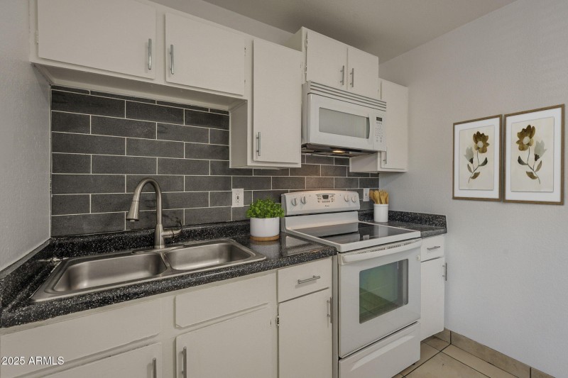 28-web-or-mls-Christy-14 (Kitchen)_VS