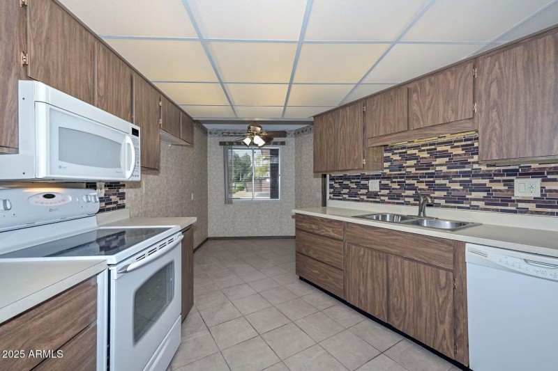 Kitchen-Breakfast Room