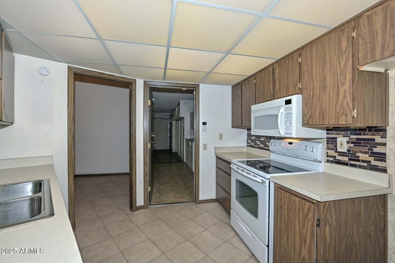 Kitchen-Laundry Room