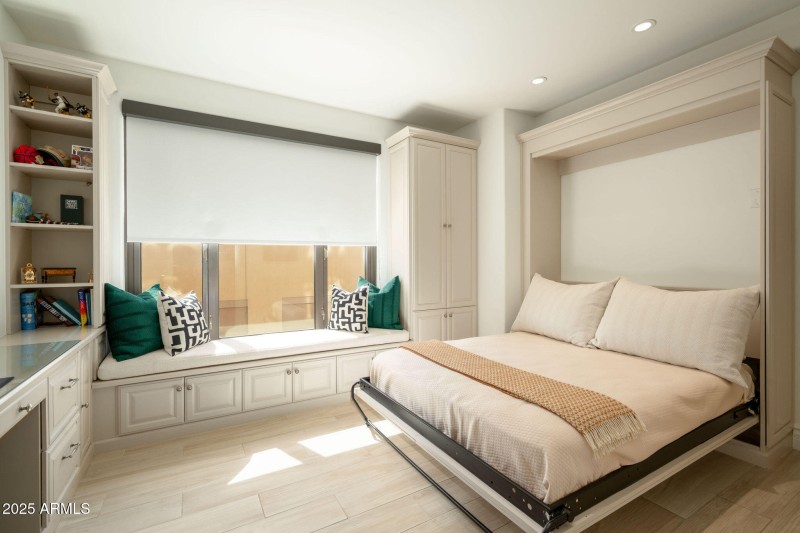 Bedroom 3/Office
