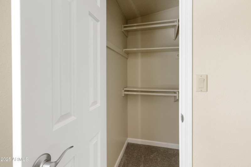 Closet Bedroom 2 - Office